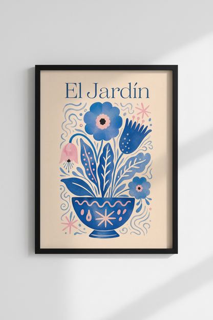 BlueFlowers_Vase_0546033-130426-HRQ_closeup_shot1.png